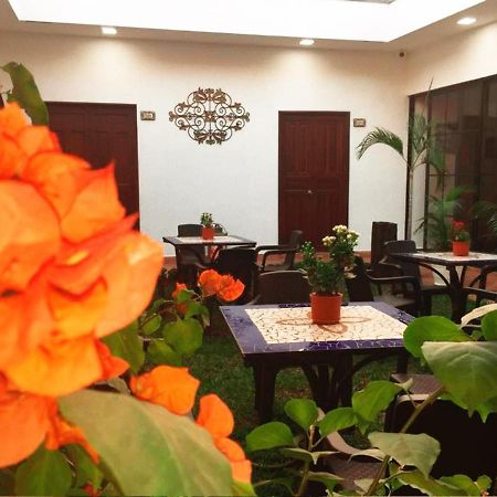 Hostal Las Puertas Σάντα Άνα Εξωτερικό φωτογραφία