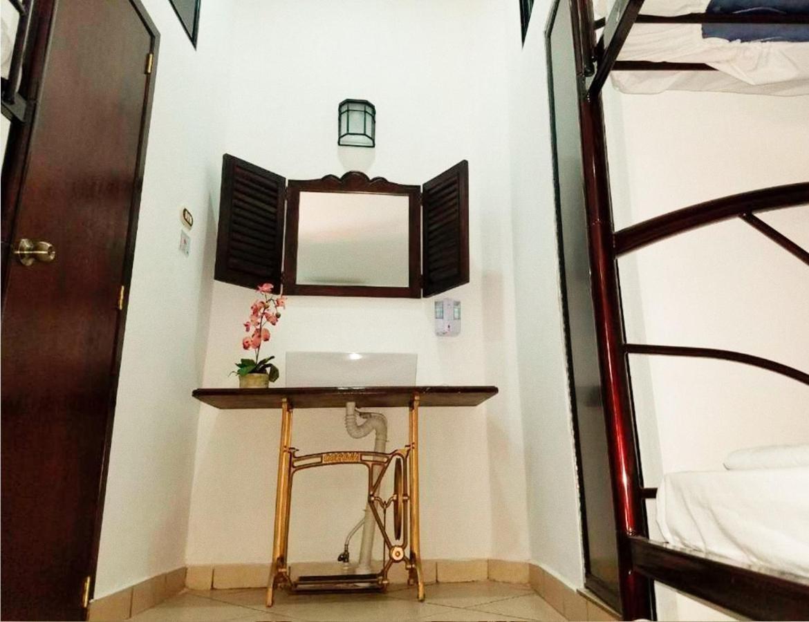 Hostal Las Puertas Σάντα Άνα Εξωτερικό φωτογραφία