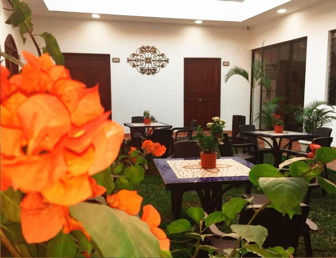 Hostal Las Puertas Σάντα Άνα Εξωτερικό φωτογραφία
