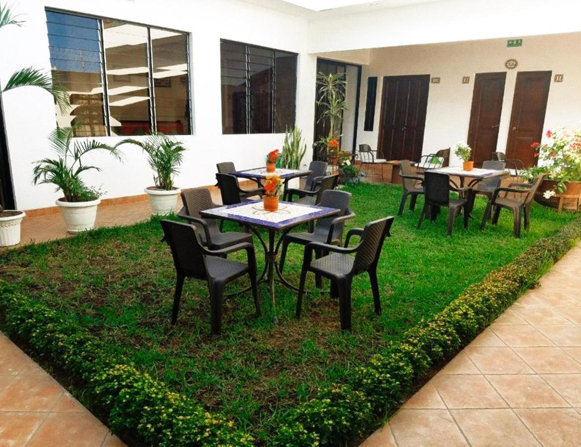 Hostal Las Puertas Σάντα Άνα Εξωτερικό φωτογραφία