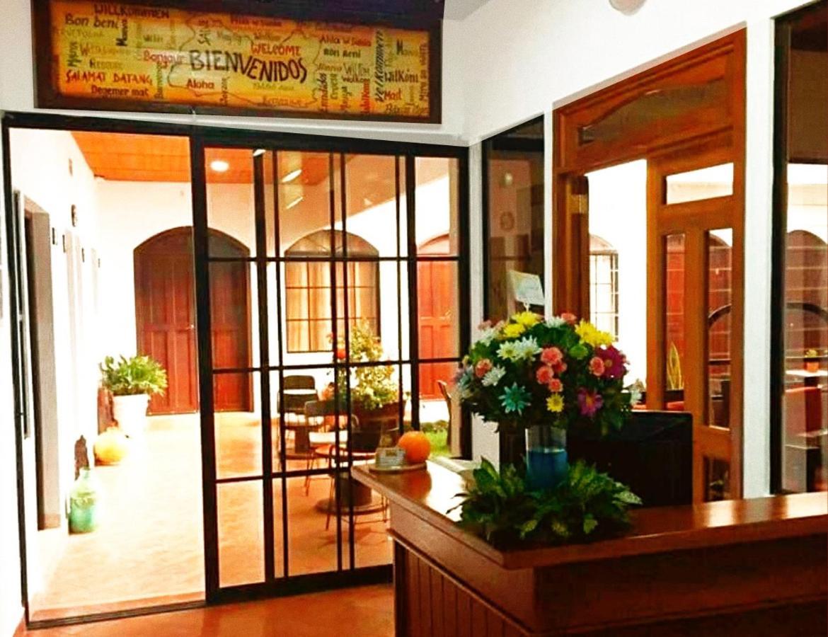Hostal Las Puertas Σάντα Άνα Εξωτερικό φωτογραφία