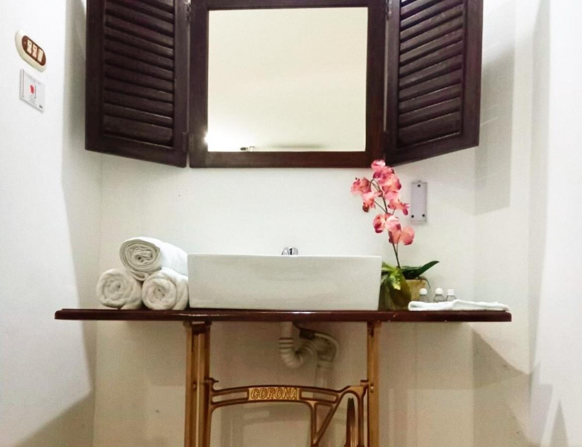 Hostal Las Puertas Σάντα Άνα Εξωτερικό φωτογραφία