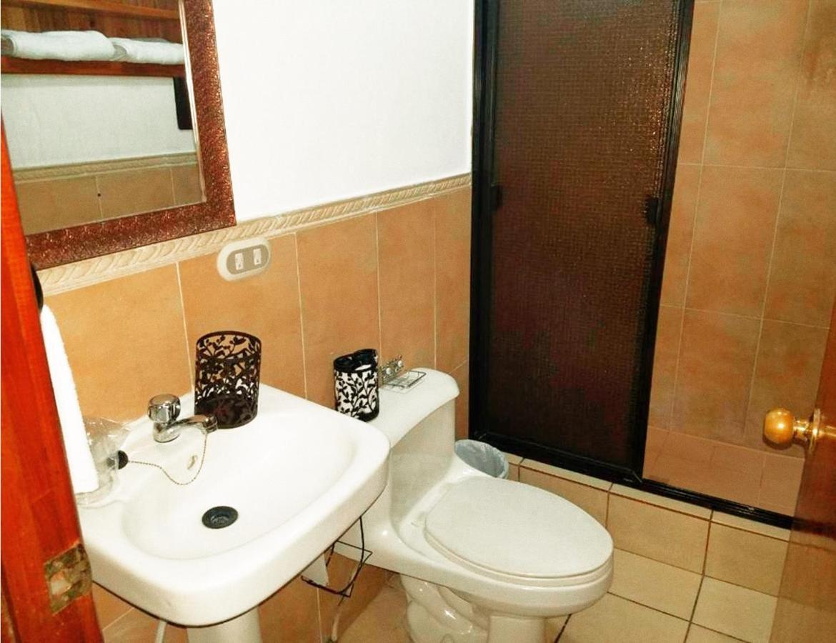 Hostal Las Puertas Σάντα Άνα Εξωτερικό φωτογραφία