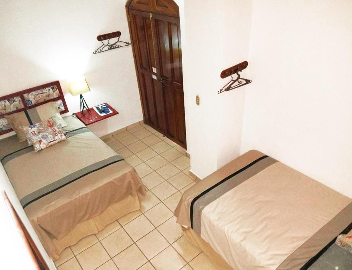 Hostal Las Puertas Σάντα Άνα Εξωτερικό φωτογραφία
