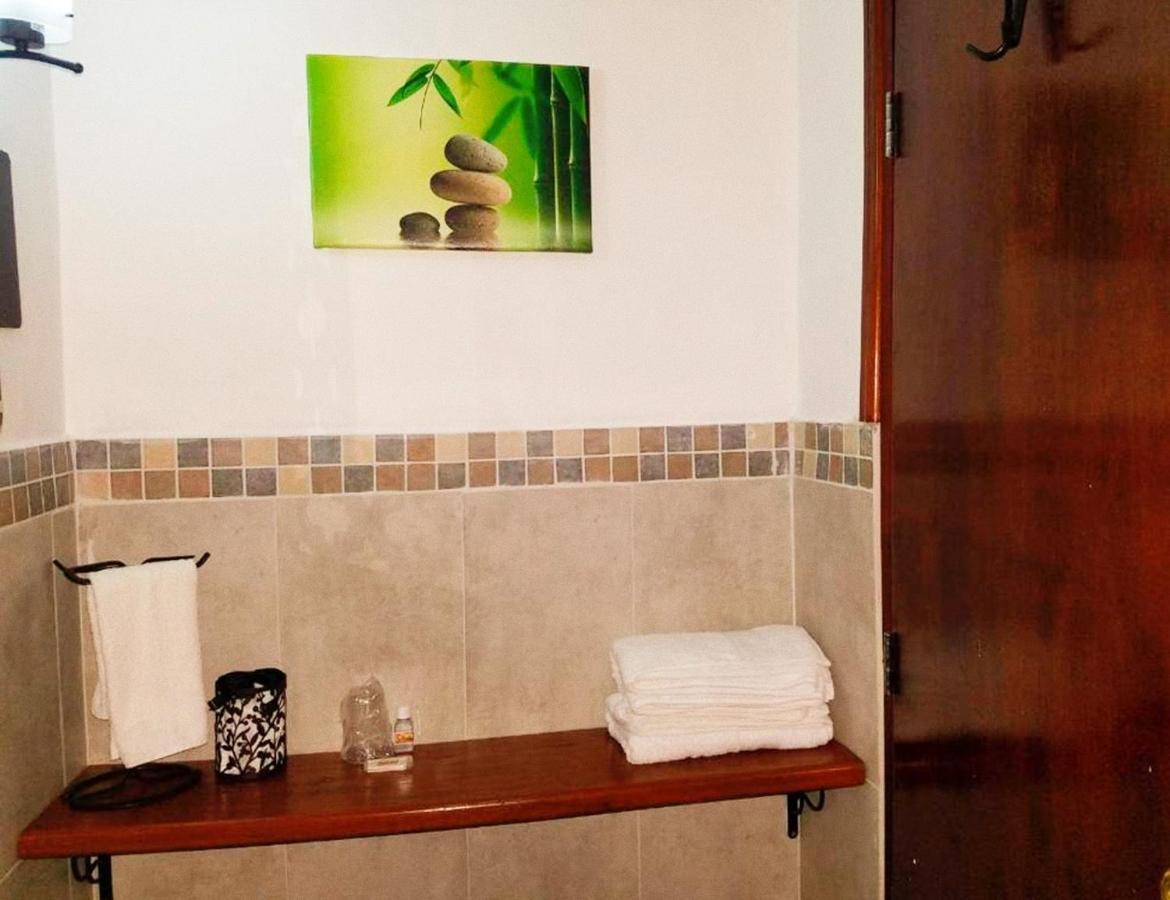 Hostal Las Puertas Σάντα Άνα Εξωτερικό φωτογραφία
