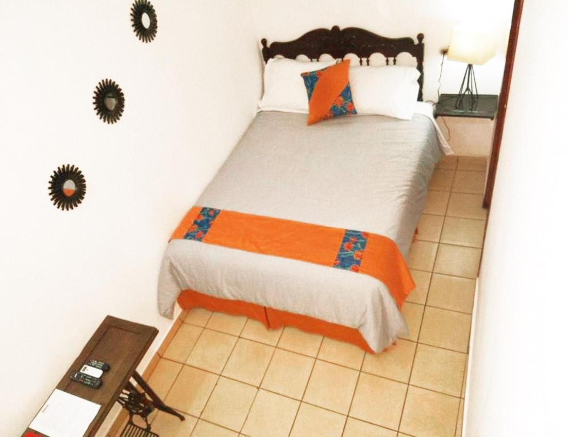 Hostal Las Puertas Σάντα Άνα Εξωτερικό φωτογραφία