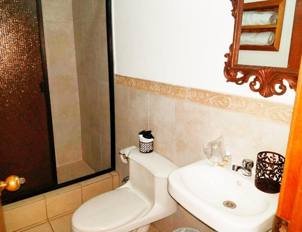 Hostal Las Puertas Σάντα Άνα Εξωτερικό φωτογραφία