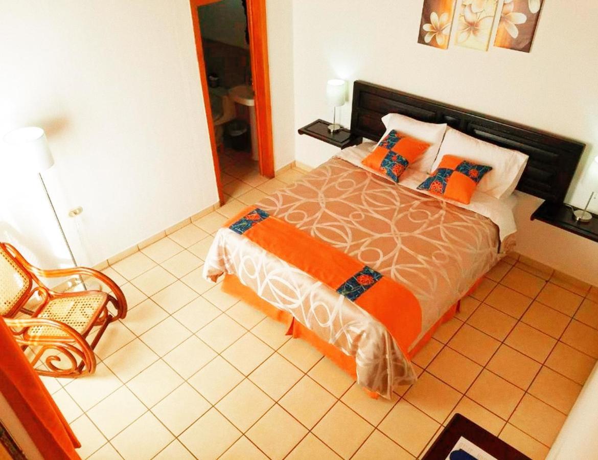 Hostal Las Puertas Σάντα Άνα Εξωτερικό φωτογραφία
