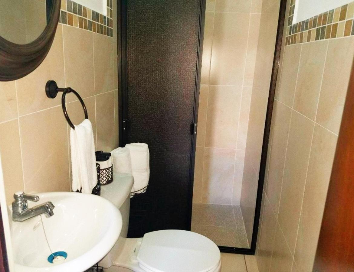 Hostal Las Puertas Σάντα Άνα Εξωτερικό φωτογραφία
