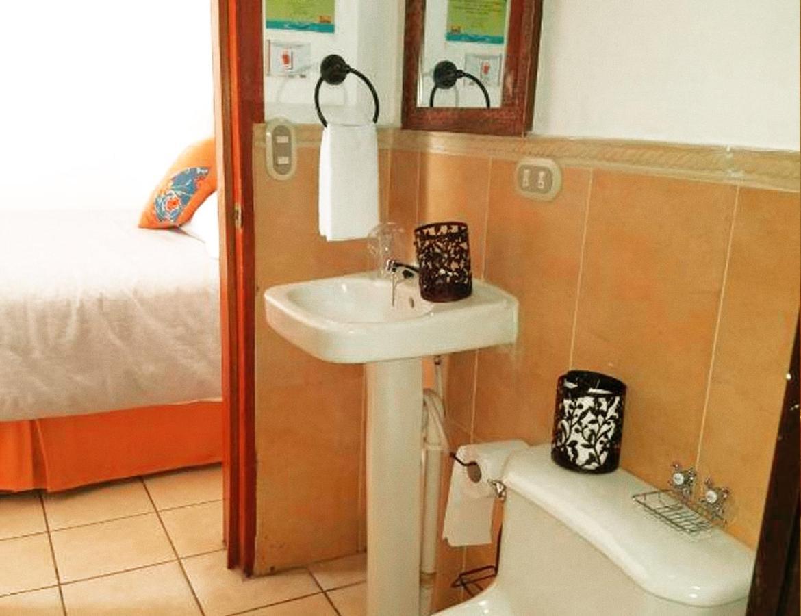 Hostal Las Puertas Σάντα Άνα Εξωτερικό φωτογραφία