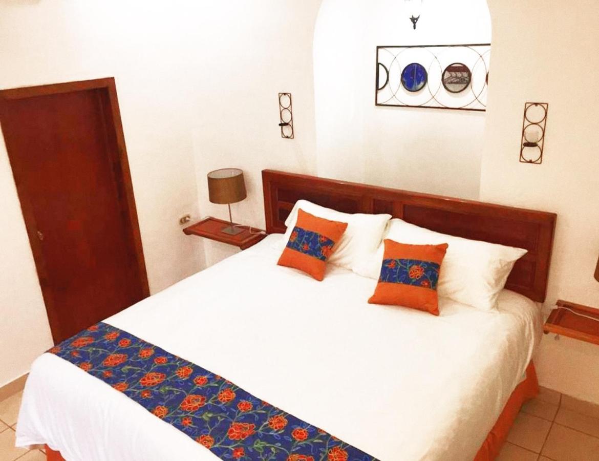 Hostal Las Puertas Σάντα Άνα Εξωτερικό φωτογραφία