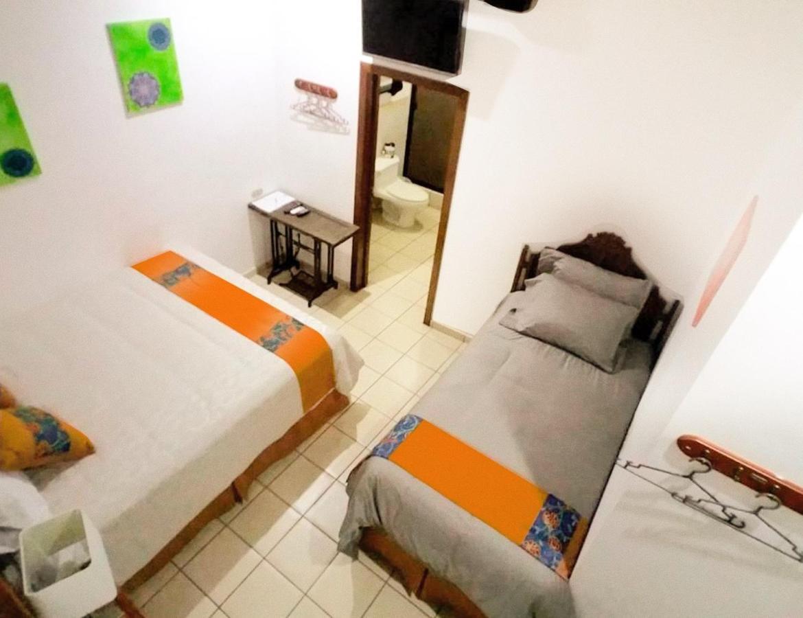 Hostal Las Puertas Σάντα Άνα Εξωτερικό φωτογραφία