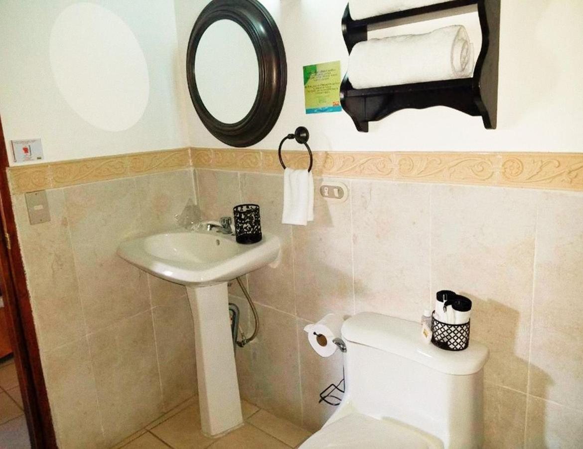 Hostal Las Puertas Σάντα Άνα Εξωτερικό φωτογραφία