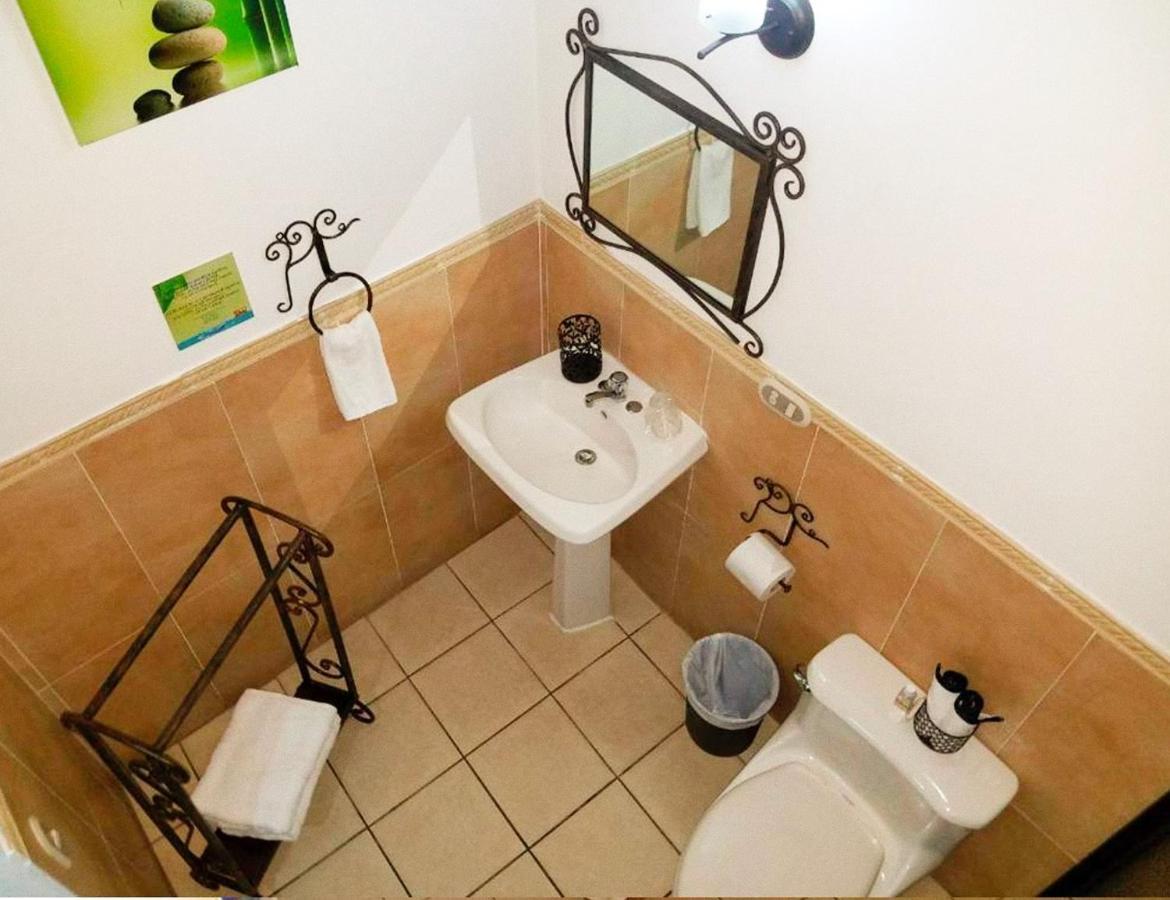 Hostal Las Puertas Σάντα Άνα Εξωτερικό φωτογραφία