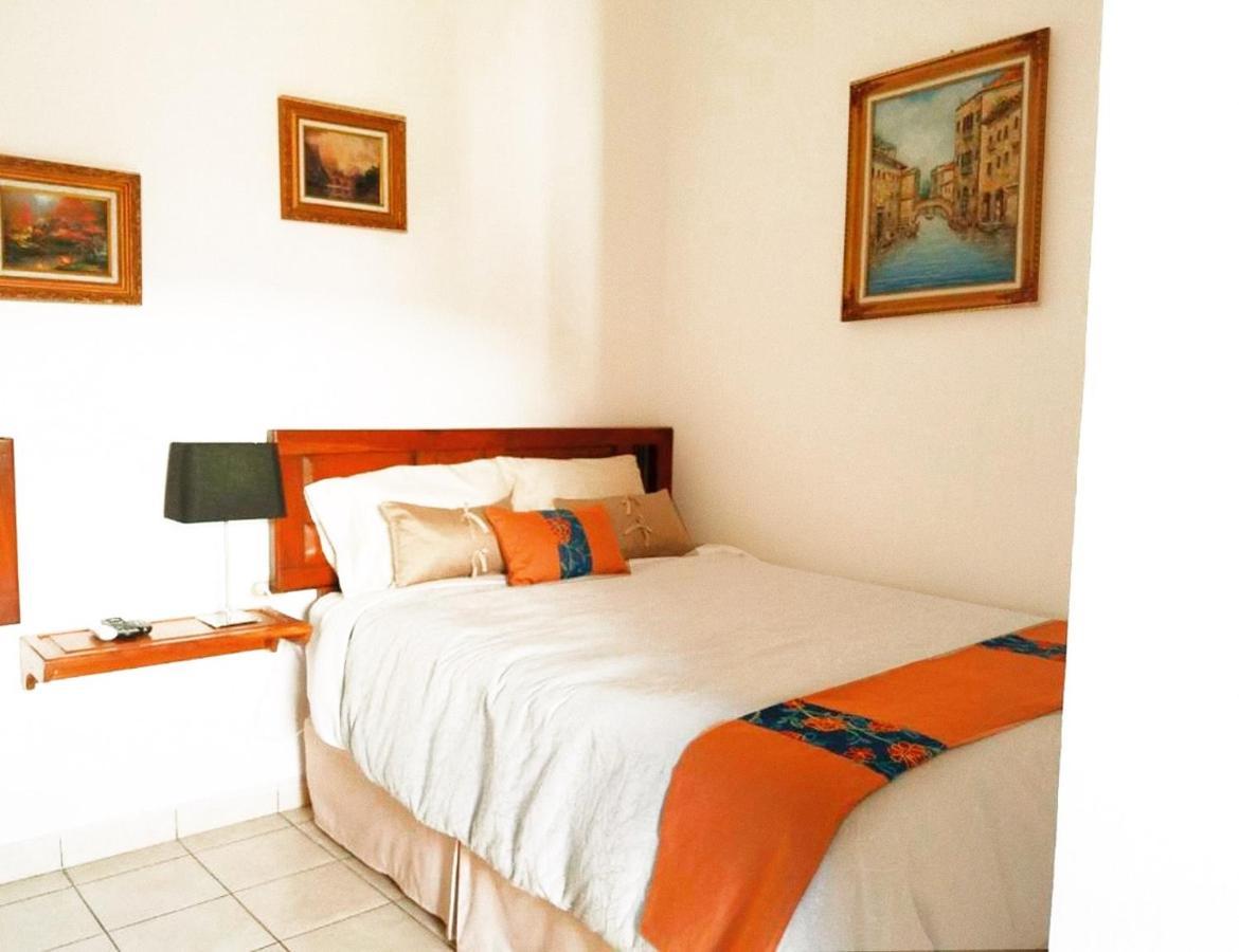 Hostal Las Puertas Σάντα Άνα Εξωτερικό φωτογραφία