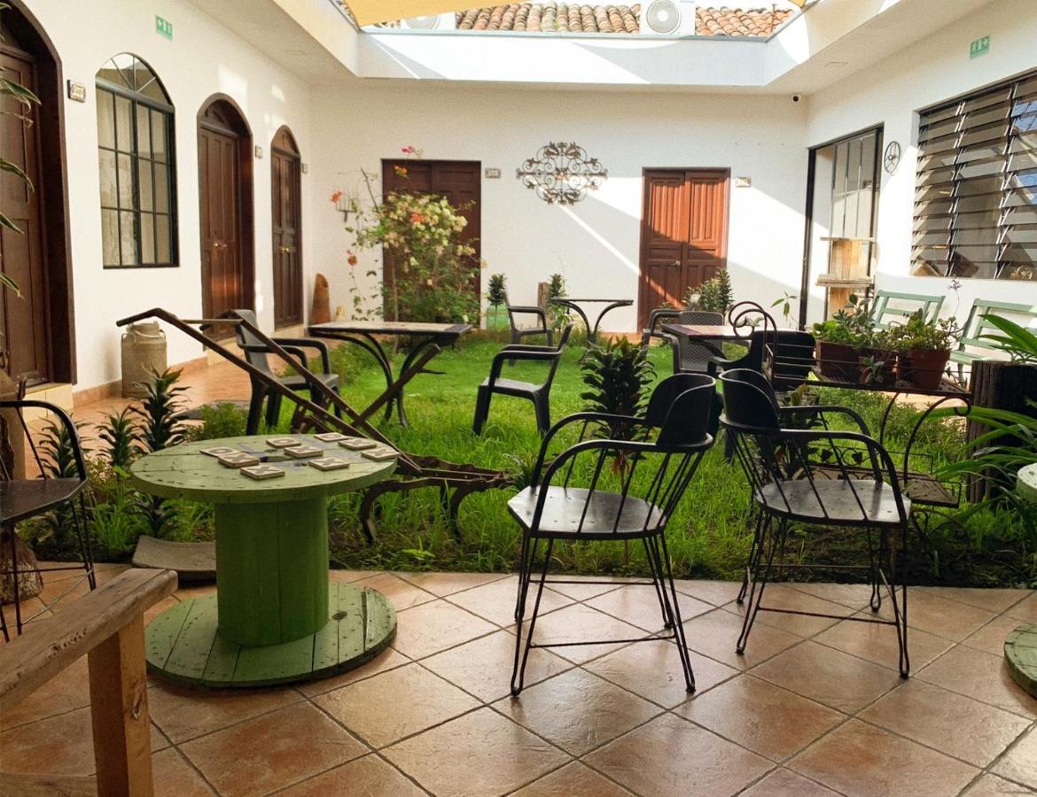 Hostal Las Puertas Σάντα Άνα Εξωτερικό φωτογραφία