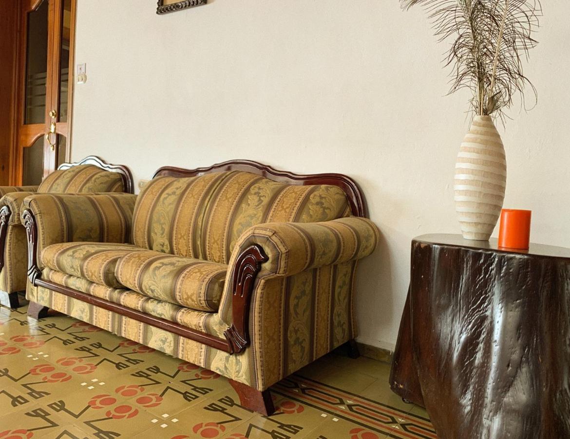 Hostal Las Puertas Σάντα Άνα Εξωτερικό φωτογραφία