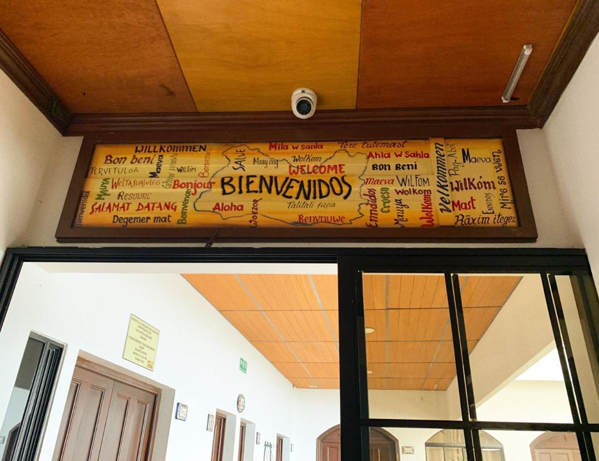 Hostal Las Puertas Σάντα Άνα Εξωτερικό φωτογραφία